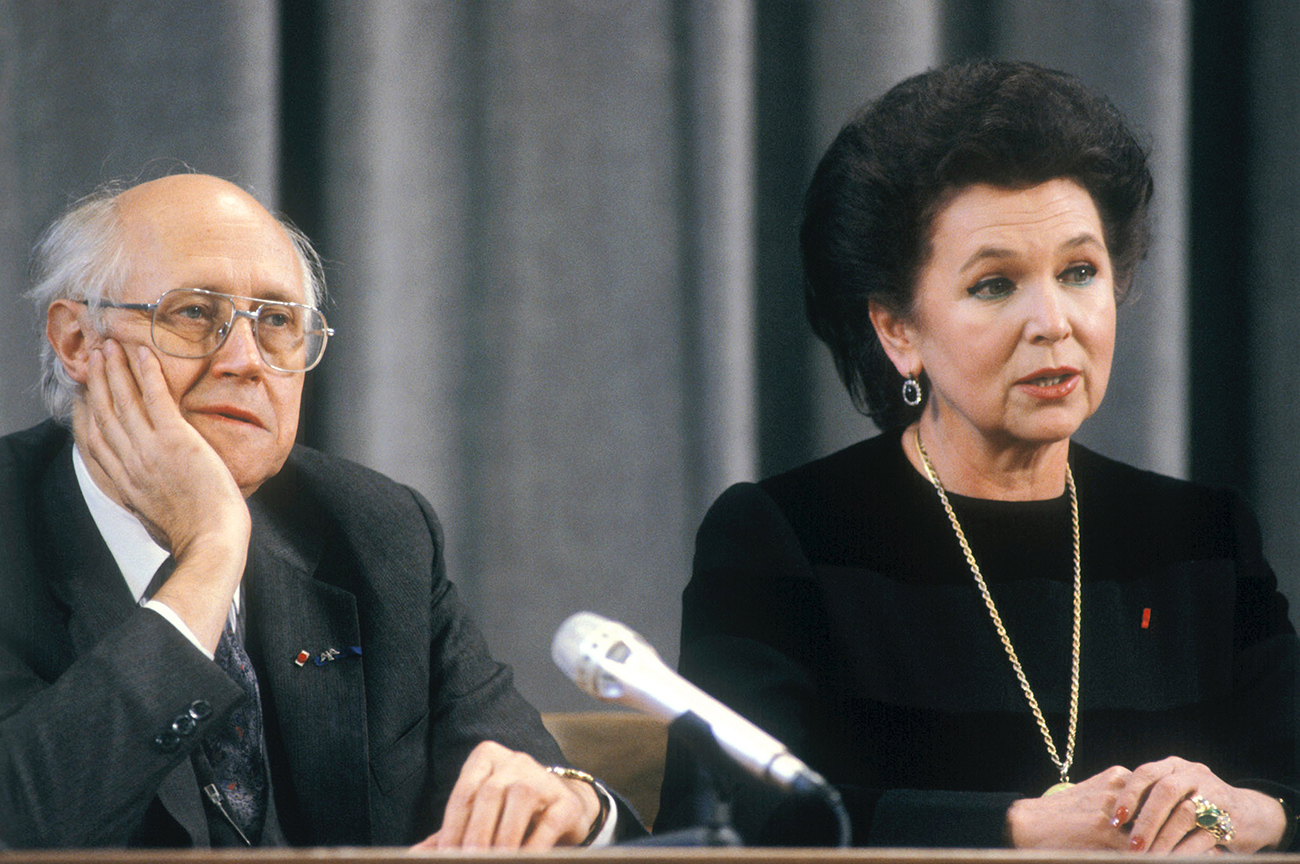 Mstislav Rostropóvich y su mujer Galina Vishnévskaya en una rueda de prensa en el Ministerio de Asuntos Exteriores de la URSS en 1990. Fuente: Vladímir Vyatkin/RIA Novosti