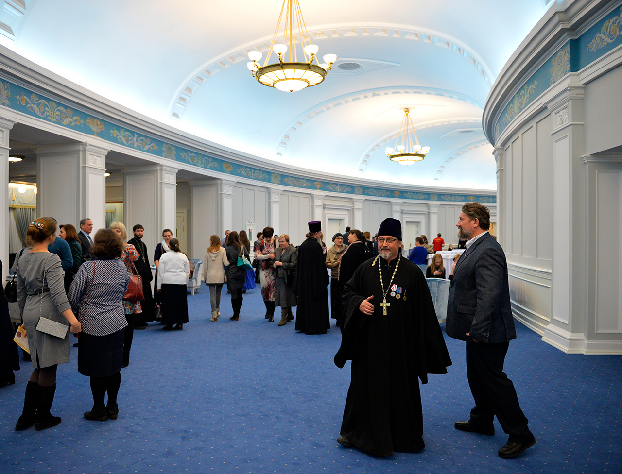 People at the Novosibirsk Theater of Opera and Ballet, Nov. 11, 2015. / Photo: Alexandr Kryazhev/RIA Novosti