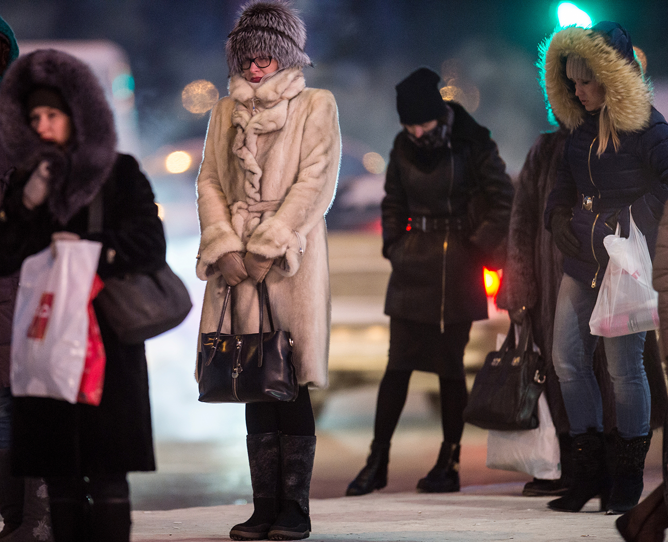 Locals during extremely cold weather in Omsk. / Photo: Alexey Malgavko/RIA Novosti