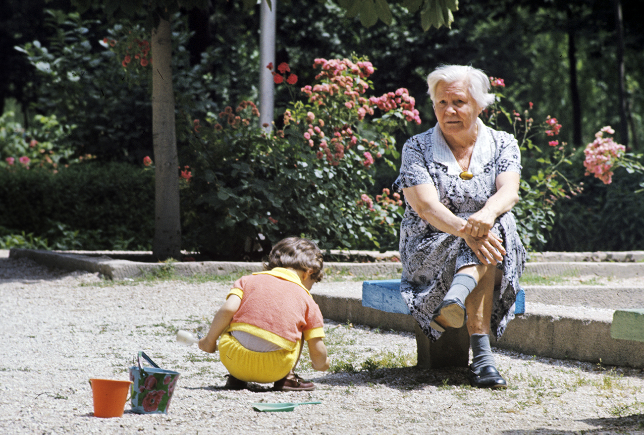 Archive photo of Russian babushka and a kid.  Source: R. Netelev/RIA Novosti