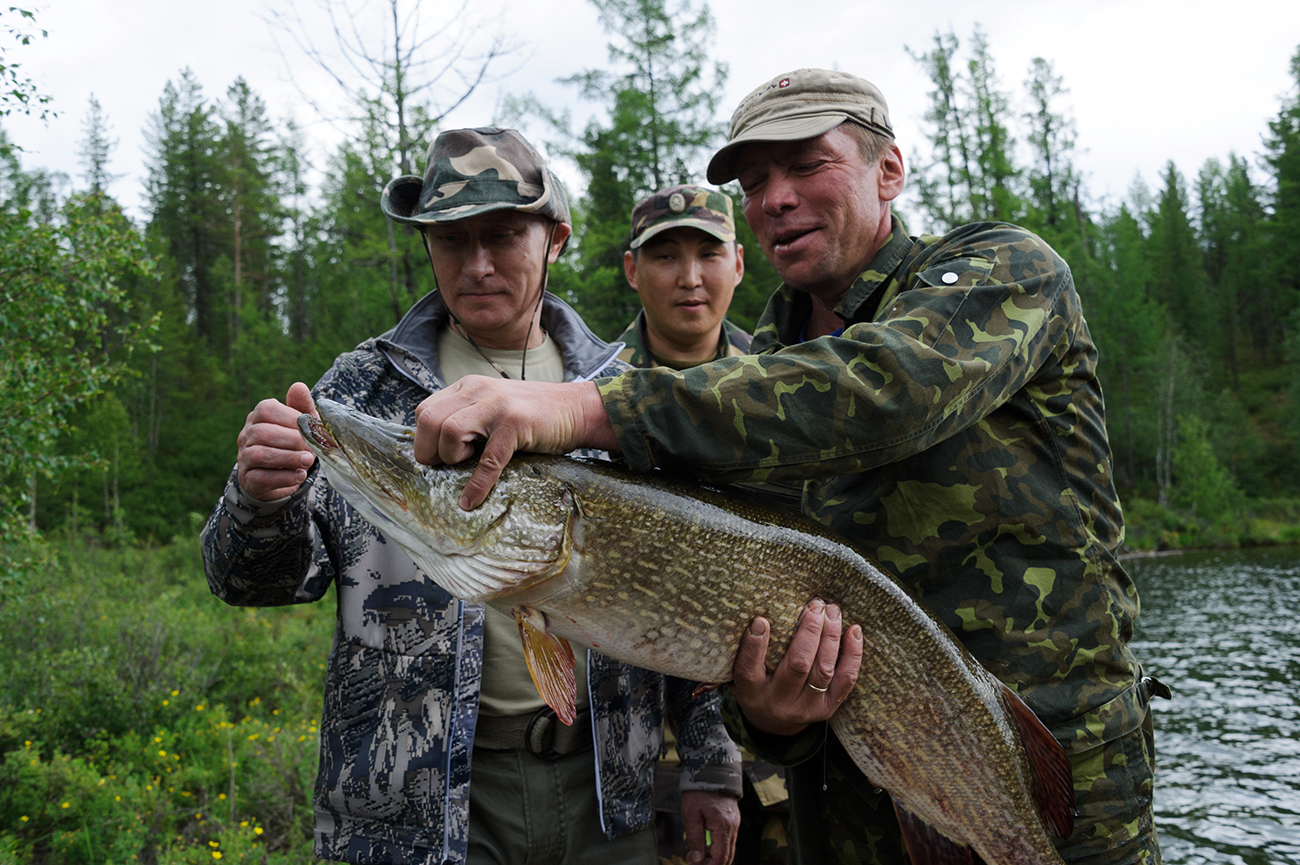 Partie de pêche en juillet 2013. Crédit : Alexei Nikolskiy/RIA Novosti