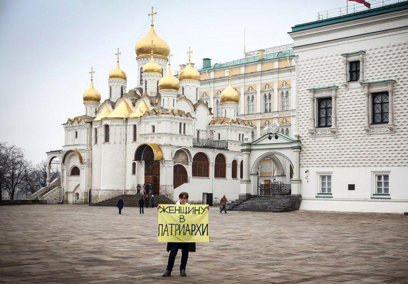 « Une femme à la tête du Patriarcat ! ». Crédit : TASS