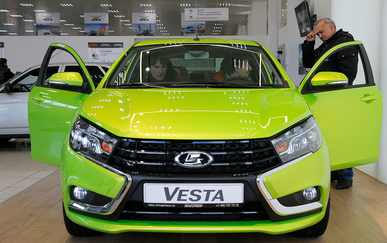 Lada Vesta v moskovskem salonu avtomobilov koncerna AvtoVAZ, 14. marec 2016. / Vir: Reuters