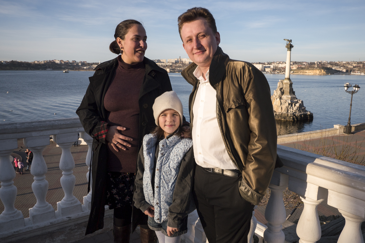 Viktor Evdokimov with his wife Ksenya and daughter Dana./ Photo: Sergey Melikhov