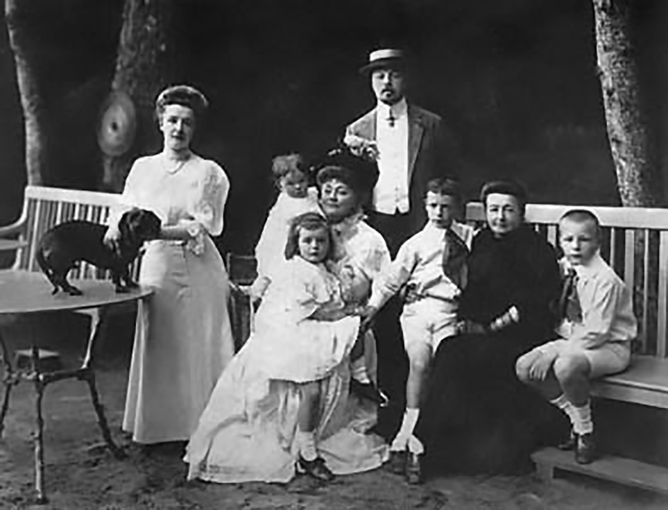 Vladimir Nabokov (3rd from right) and his family. Source: vladimirnabokov.ru