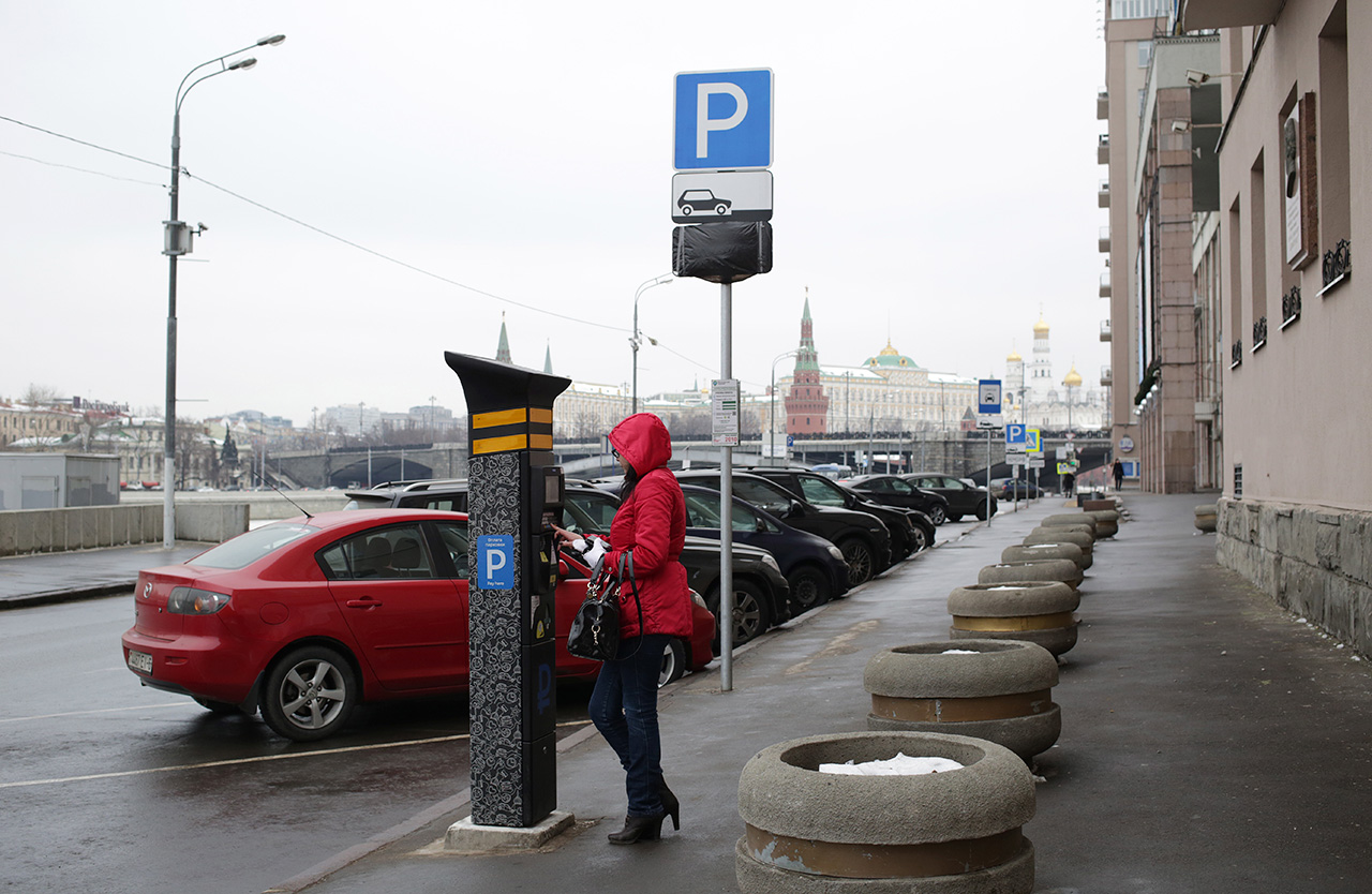 Paid parking in Moscow reduced traffic in the center and raised extra money for the city budget. / Artyom Geodakyan / TASS