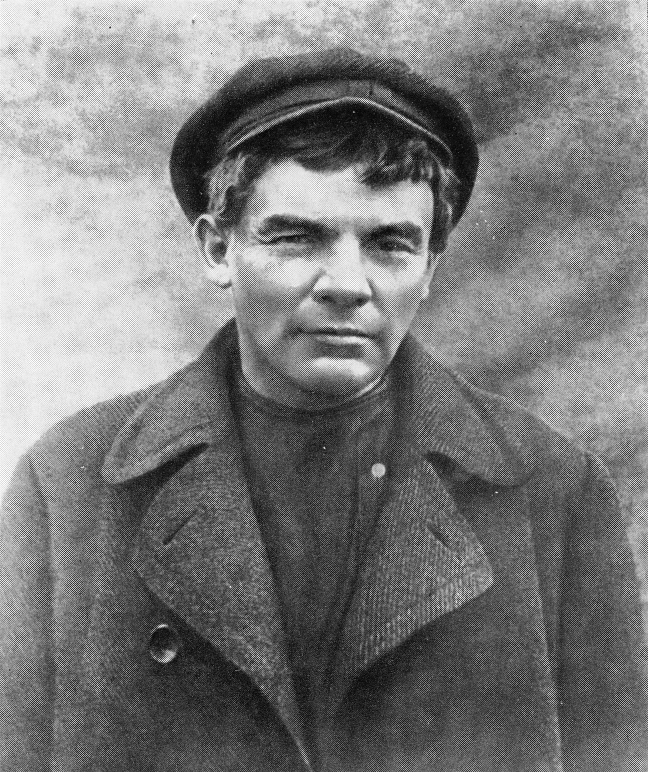Lenin in disguise-clean-shaven, with a wig on. Dmitry Leshchenko made this photograph on July 29 (August 11, New Style), 1917, in Razliv on Bolshevik Party Central Committee order for a forged identity card on which the Bolshevik leader fled to Finland under the name of Ivanov, Sestroretsk Arms Works employee. / Photo: Mary Evans/Global Look Press