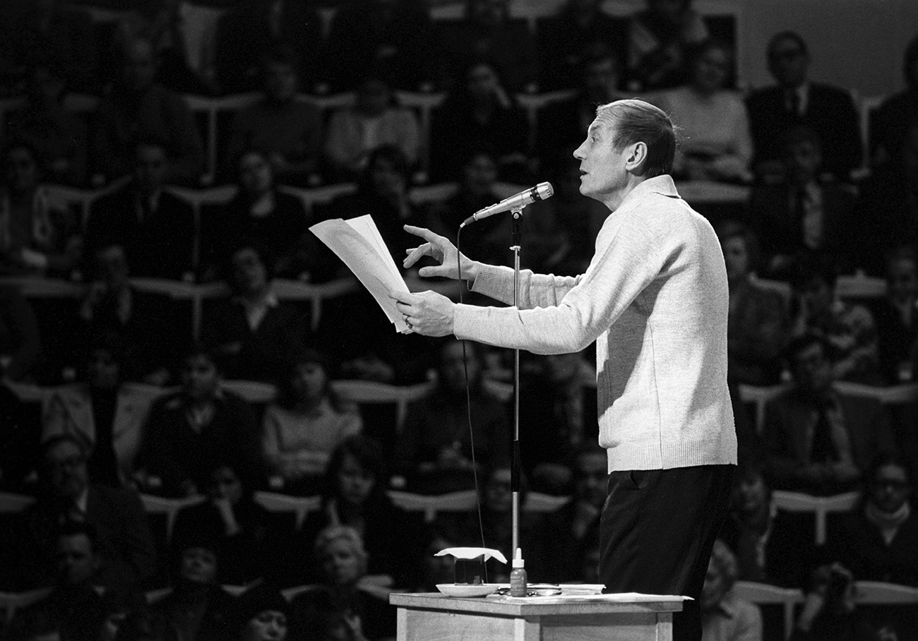 Poet Yevtushenko performing. Source: Yury Pilipenko/Global Look Press