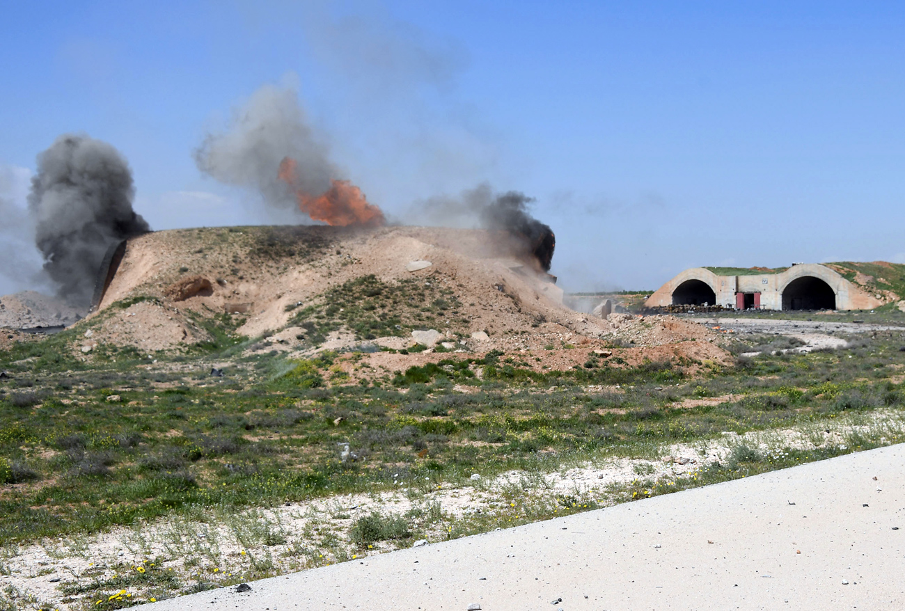 Les contre-torpilleurs américains avaient détruit les principaux sites militaires des forces armées syriennes dans le secteur, notamment les pistes, les réservoirs de carburant et les avions MiG-23 stationnant dans les hangars. Crédit : Mikhail Voskresensky / RIA Novosti