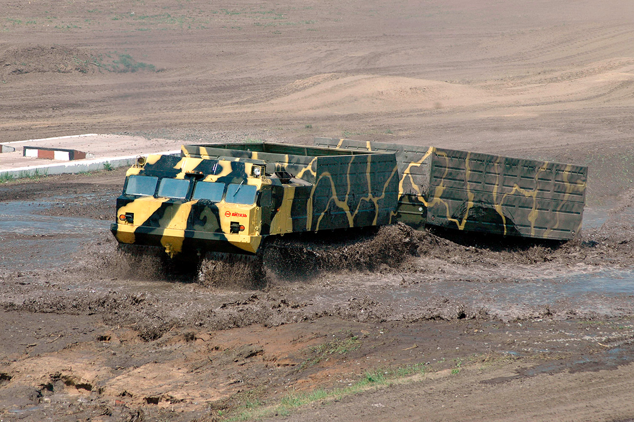 "Vityaz" caterpillar carrier at the Omsk 2005 international exhibition of military equipment. / Photo: Valery Gasheyev/TASS