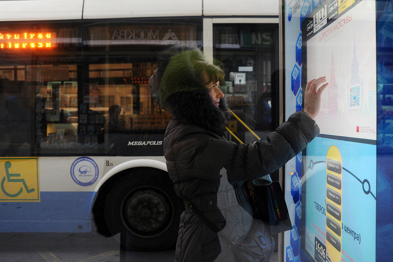 A 'smart' bus stop in central Moscow. / Photo: Sergei Karpov/TASS