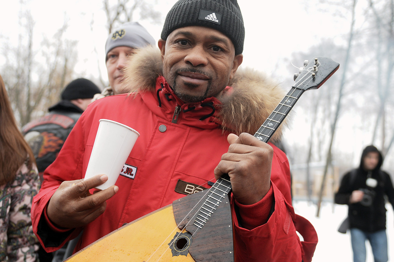 One more unusual Russian gift was a gamecock presented to legendary U.S. professional boxer Roy Jones Jr. by his fans after he was granted Russian citizenship. Source: Grigoriy Sisoev/RIA Novosti