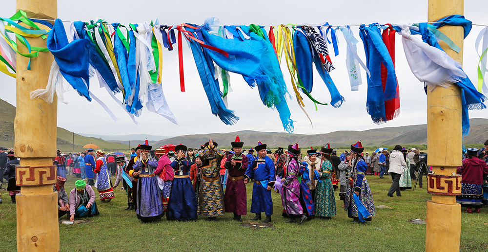 Danças circulares exigem participação de, no mínimo, 700 pessoas (Foto: TASS/Alexandra Mudrats)