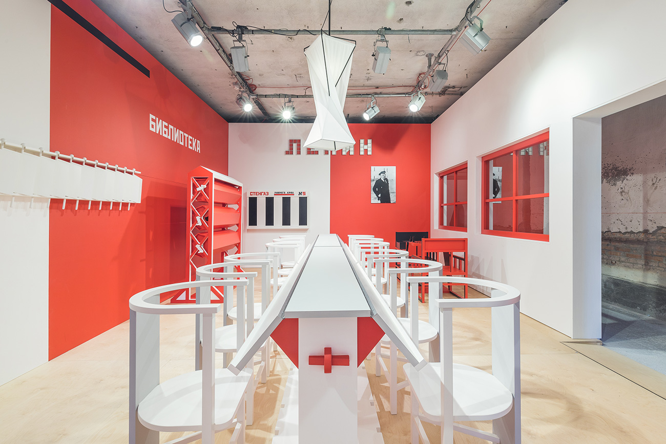 Aleksandr Rodchenko, Esposizione internazionale di arti moderne decorative e industriali, Parigi, 1925;&nbsp;replica in legno, 2017\n