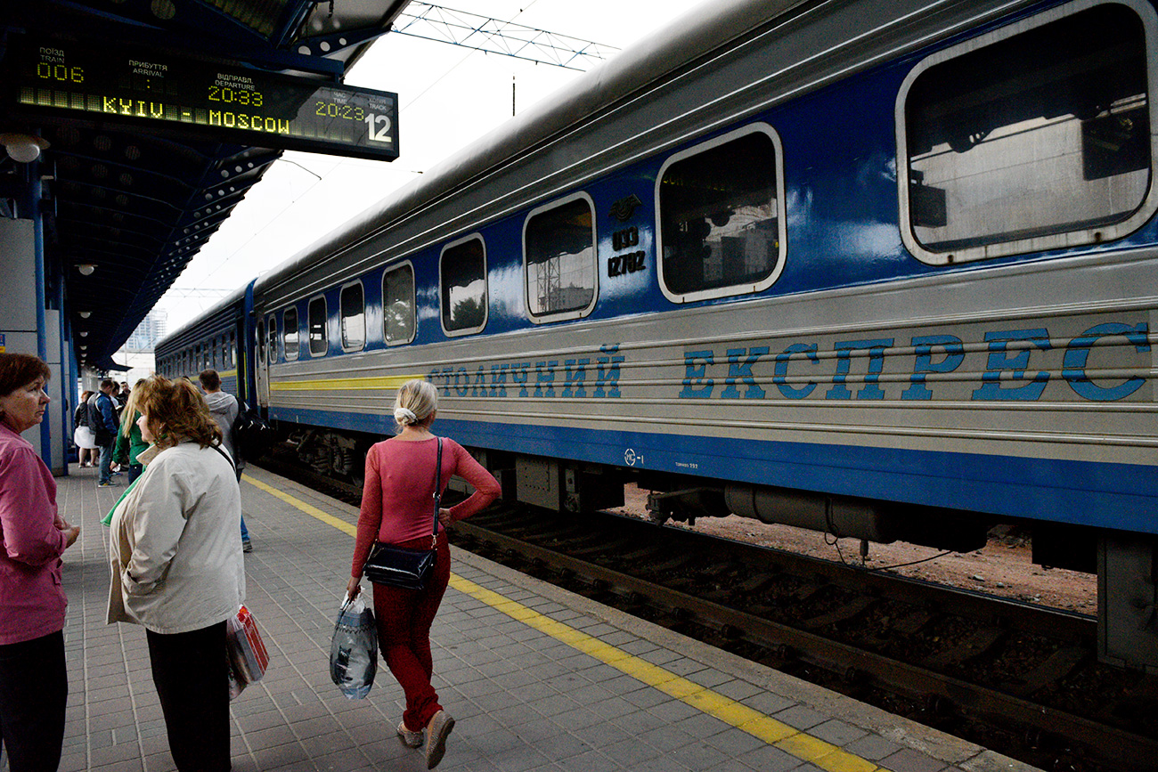 Im Zug von Kiew nach Moskau: Reisende warten auf dem Hauptbahnhof der ukrainischen Hauptstadt. / RIA Novosti