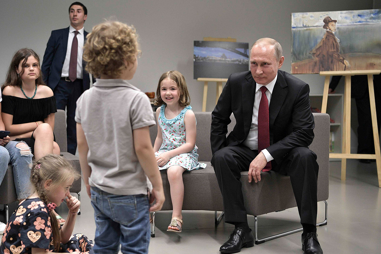 Zudem besuchte Wladimir Putin während seines Besuchs in Frankreich das russische Geistlich-Kulturelle Zentrum in Paris. / Reuters