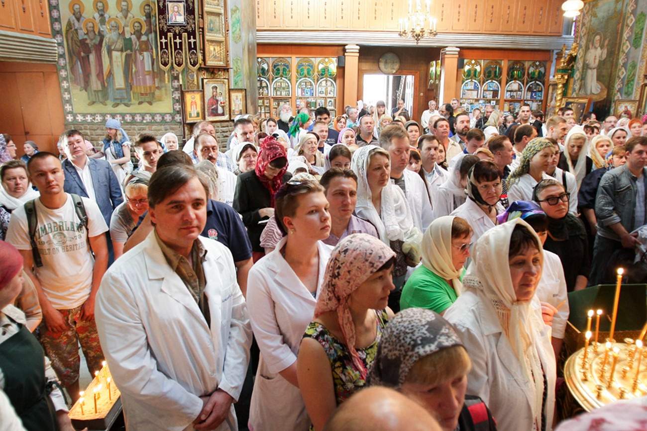 Traditional sanctification of doctors' white coats in Simferopol. / rk.gov.ru