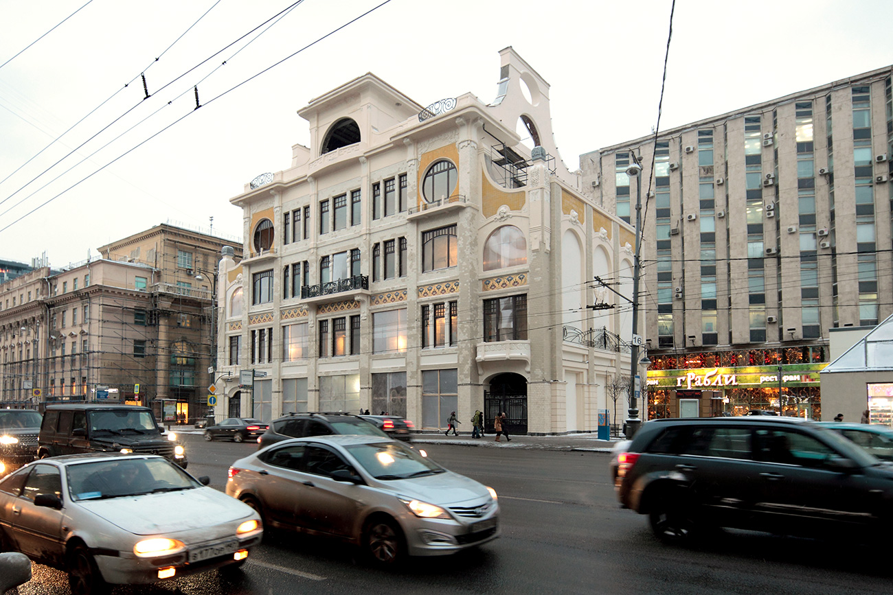 "This building housed the editorial department of a newspaper, Russkoye Slovo, and paradoxically, after the revolution it was used as the editorial department of the newspaper Izvestia, one of the flagships of Soviet media." Legion Media