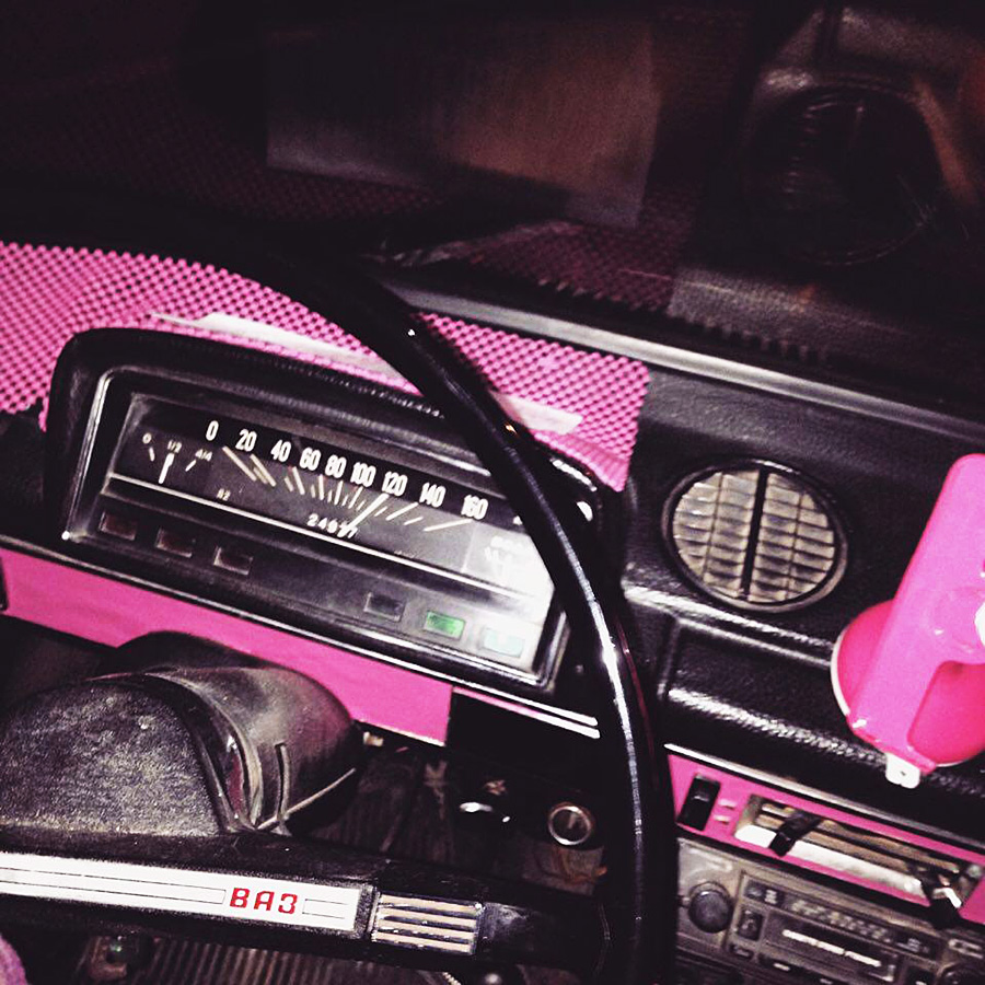Even the dashboard of the car is pink./ Photo: Personal archive
