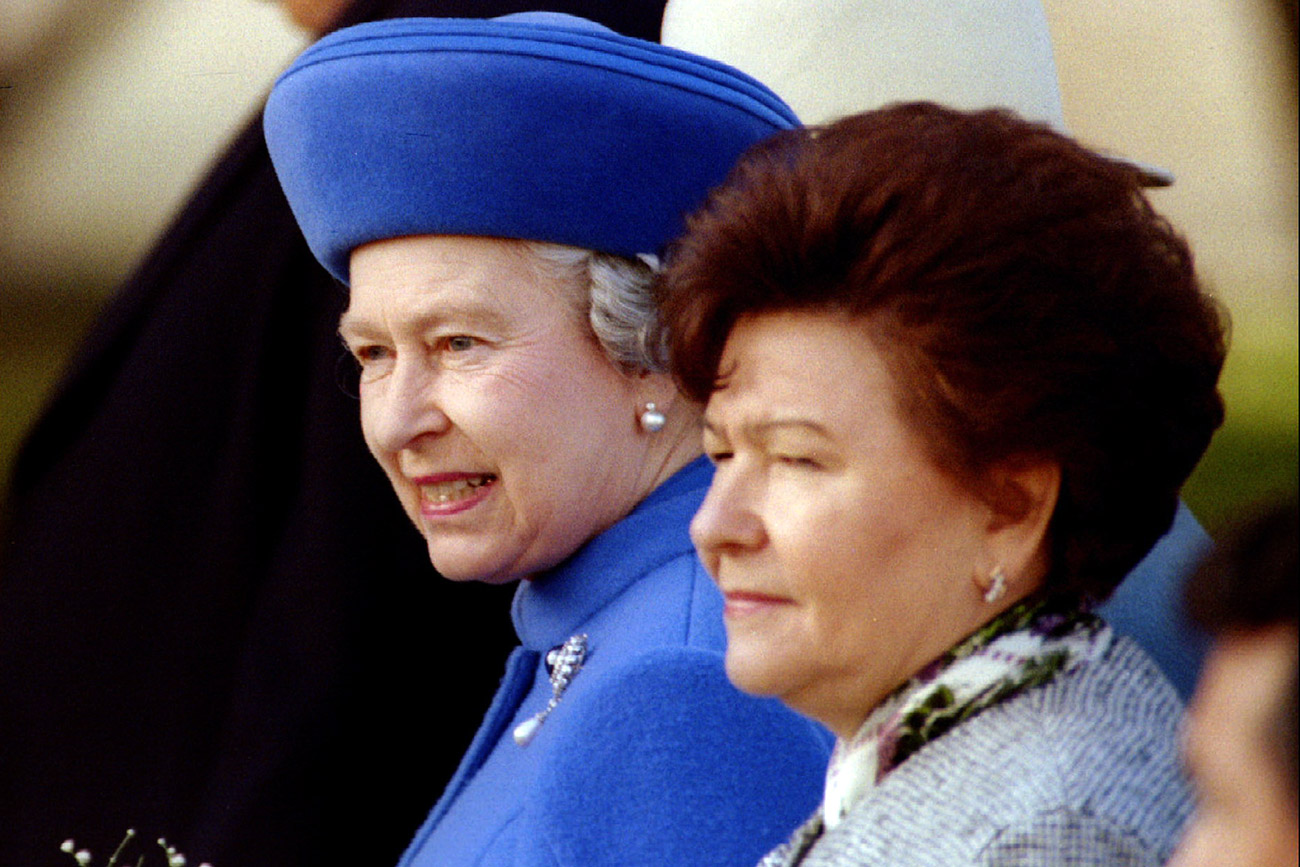 Britain's Queen Elizabeth II and Russian first lady Naina Yeltsina look around as they tour the Kremlin in Moscow in 1994. Source: Reuters