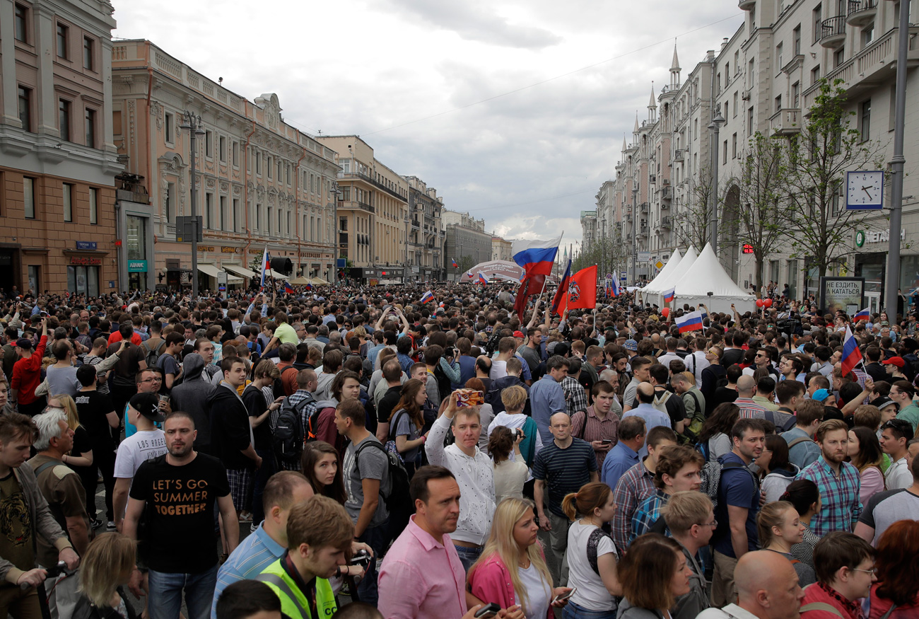 Protestniki na demonstraciji v centru Moskve, 12. junij 2017. Vir: AP