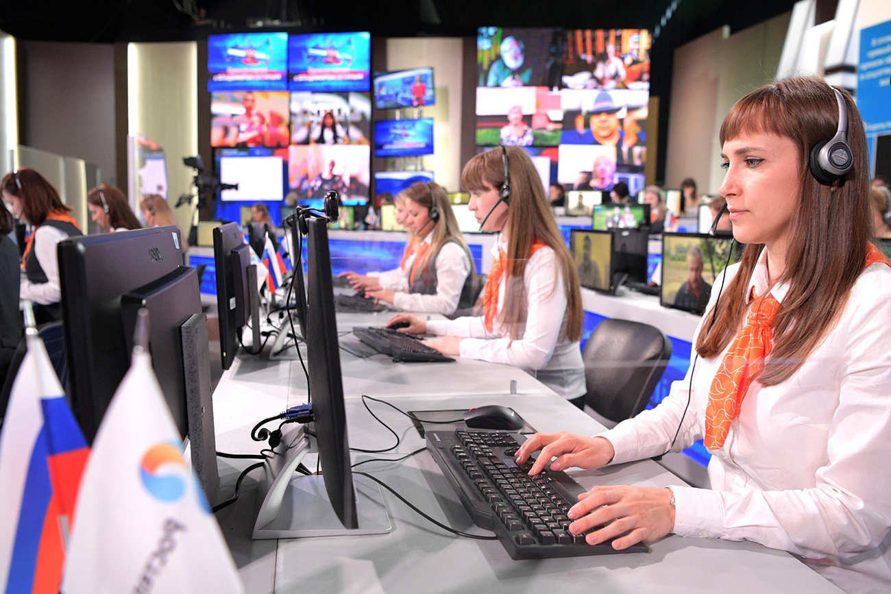 Operators at the Gostiny Dvor studio before the annual Direct Line with Vladimir Putin broadcast live by Russian TV channels and radio stations. / Global Look Press