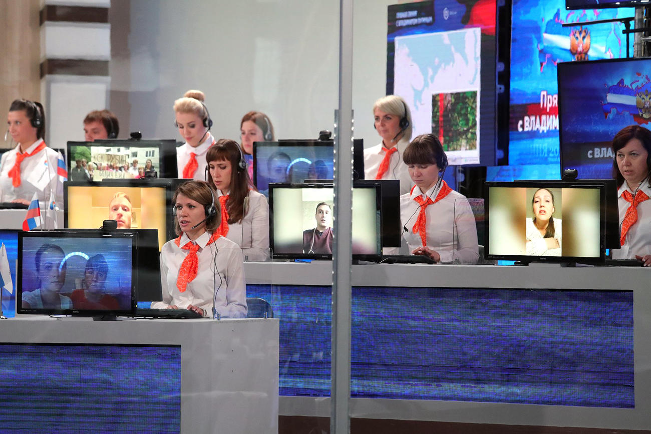 Operators at the Gostiny Dvor studio. / Global Look Press