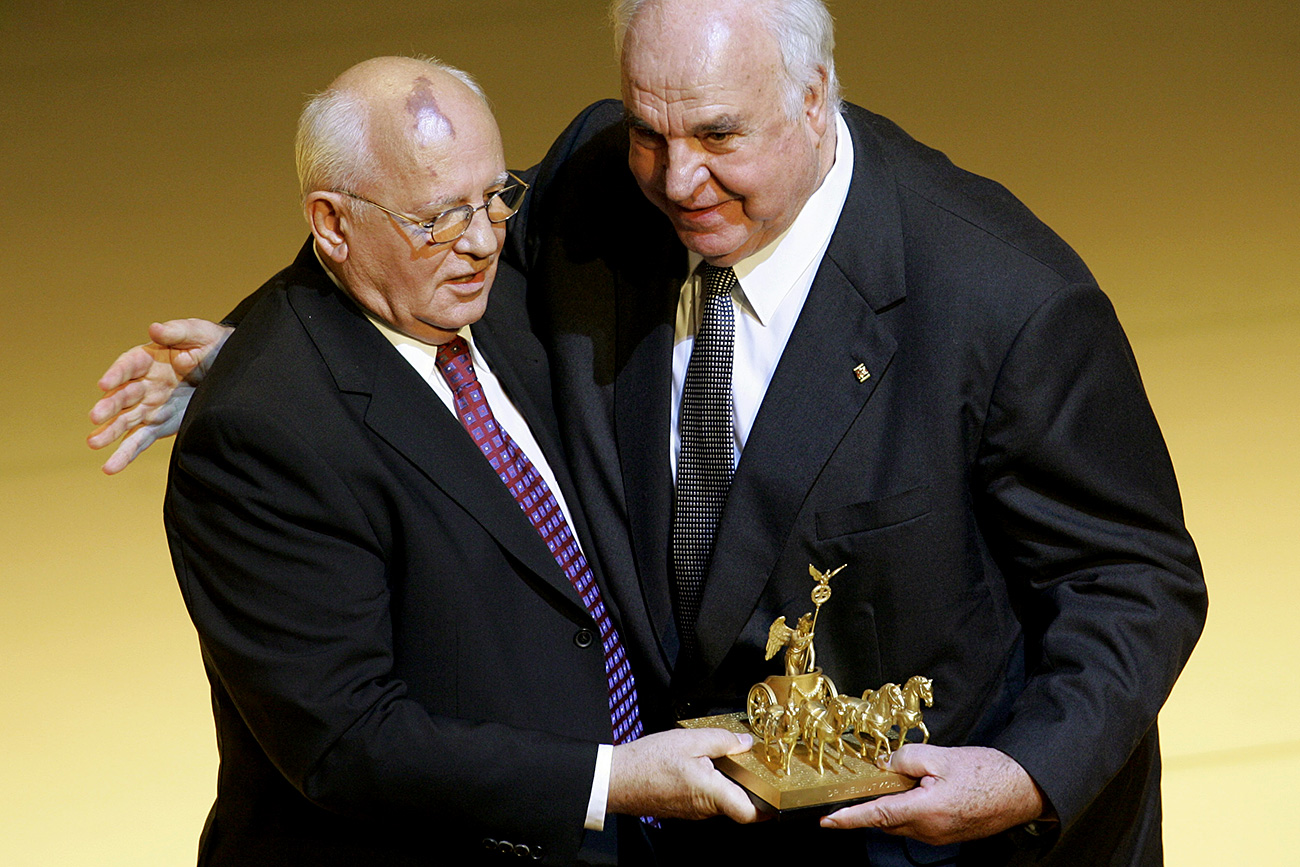 Former German Chancellor Helmut Kohl receives the Quadriga award from former Soviet Resident Mikhail Gorbachev, left, in Berlin on Monday, Oct. 3, 2005. Source: AP