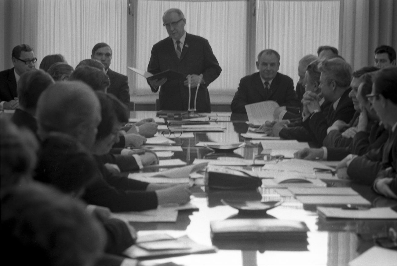 State Committee for Television and Radio Broadcasting of the USSR Chairman Sergey Lapin during a TV management meeting, 1973 /  Lev Nosov/RIA Novosti