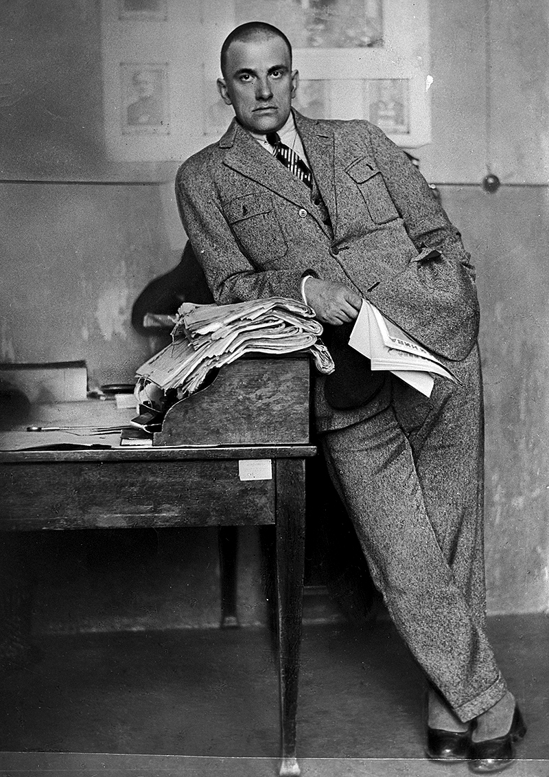 Poet Vladimir Mayakovsky (1893-1930) in 1926. A photo reproduction. Source: Nikolay Petrov/RIA Novosti