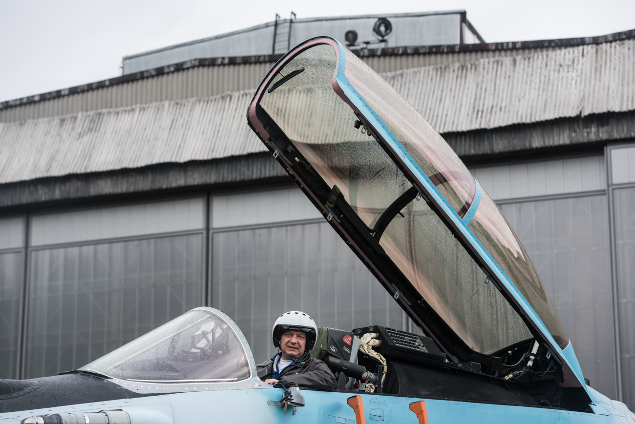 Vida de aviador é cheia de emoção, segundo Beliaev (Foto: Aleksêi Nikolaev)