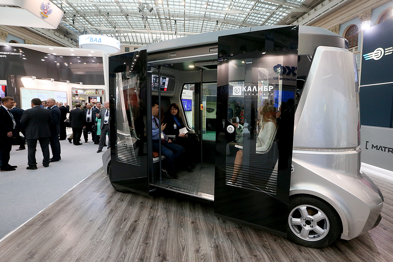 Matryoshka M2B8, a self-driving passenger bus on display at the 10th Transport of Russia International Forum and Exhibition held at Moscow's Gostiny Dvor.  / Dmitry Serebryakov/TASS