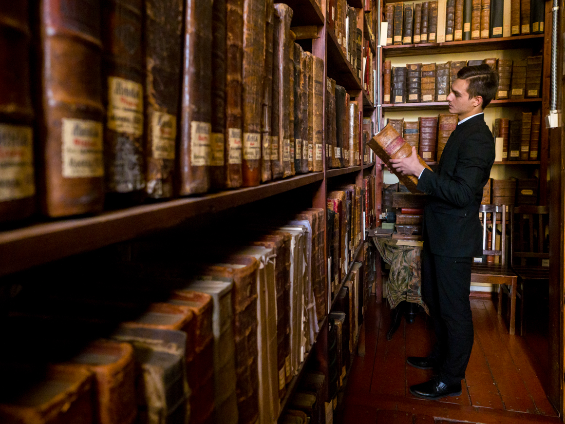 Vlad in the library of the Academy. Source: Ruslan Shamukov