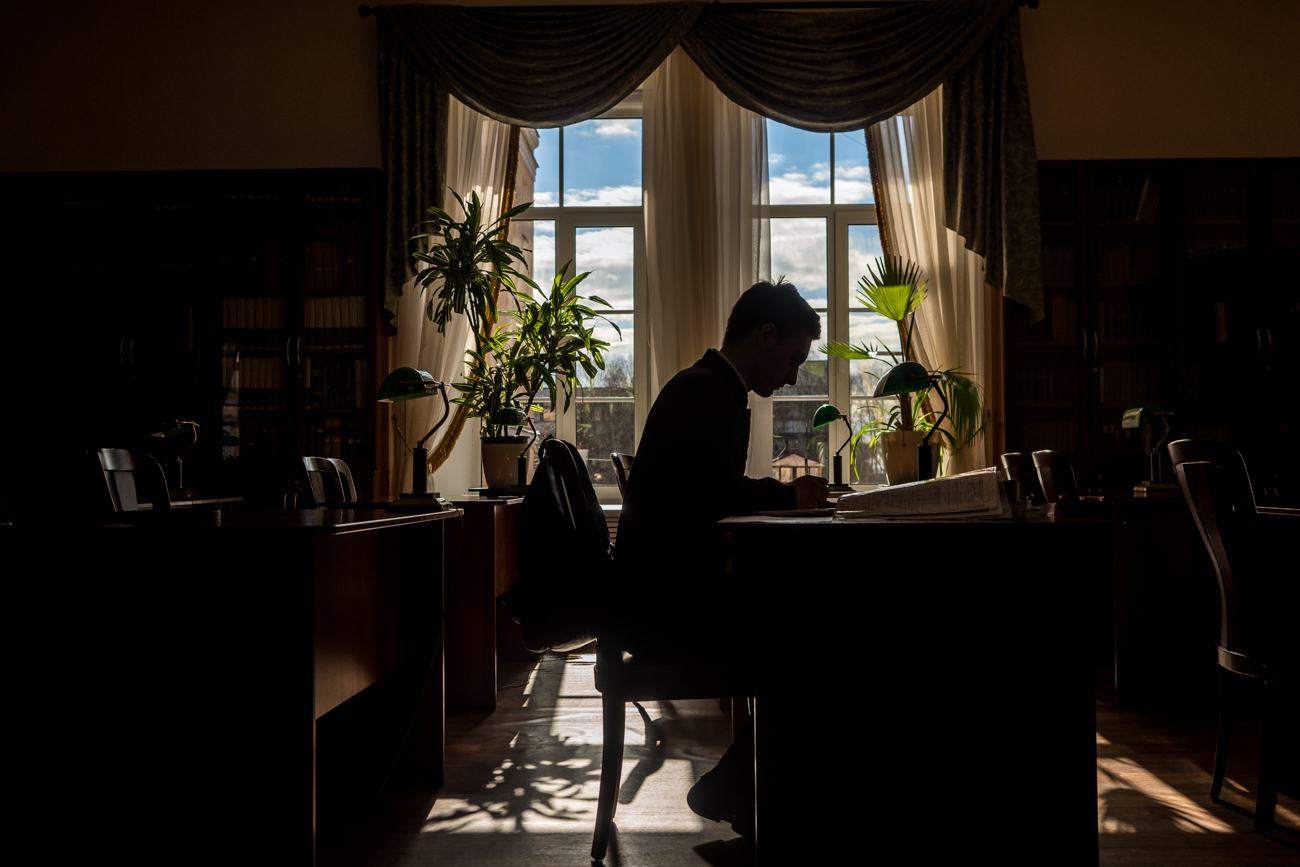 Reading in the library of the Academy. Source: Ruslan Shamukov