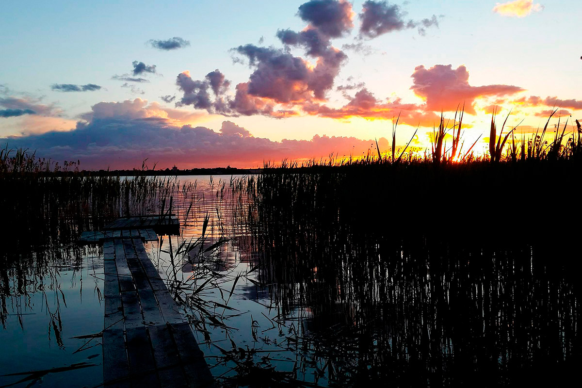  Sunset at Lake Solomennoye. What else do you need for a romantic evening? Actually, anti-mosquito spray is very helpful / Peggy Lohse