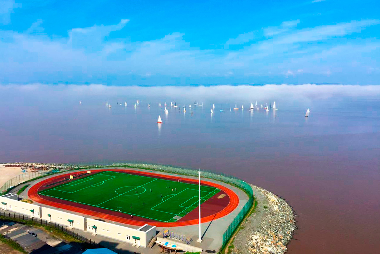 ウラジオの海に浮かぶスタジアム ロシア ビヨンド