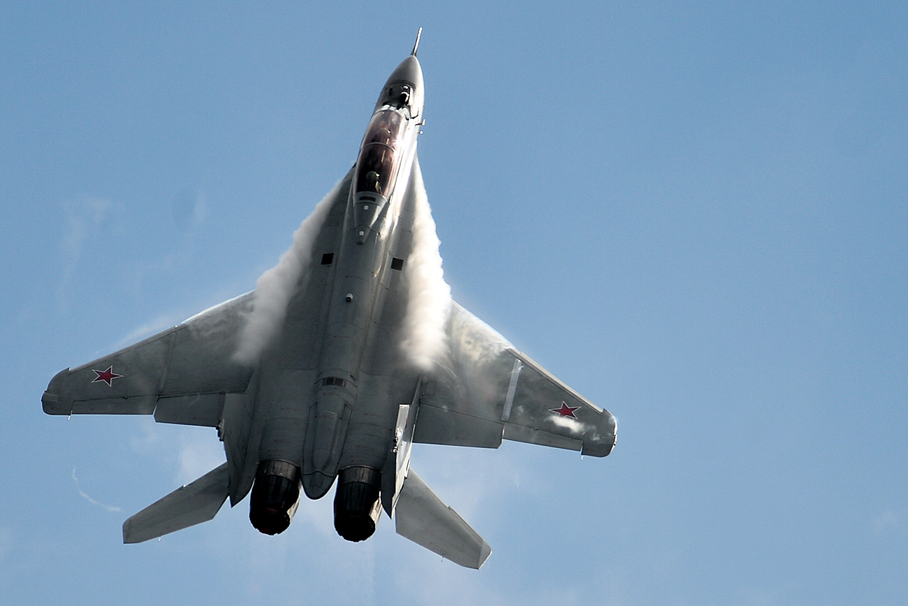 An MiG-35 jet performs a demo flight at the MAKS 2015 International Aviation and Space Salon in Zhukovsky outside Moscow. / Vladimir Astapkovich/RIA Novosti