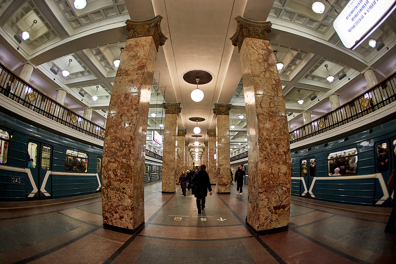Main hall of Komsomolskaya station. Source: Vostock-Photo