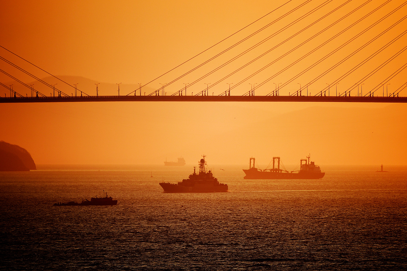Puente de oro en Vladivostok, de Norman Foster. Fuente: Yuri Smitiuk/TASS