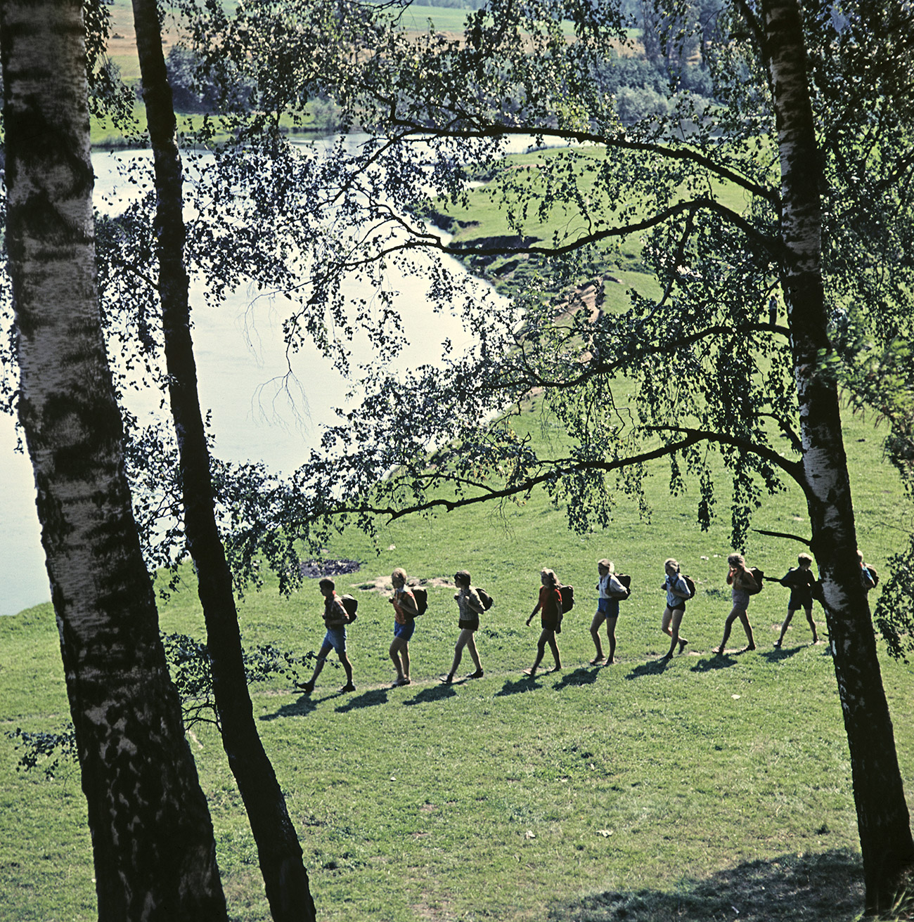 Pioneers of Young Sailor pioneer camp on a camping trip  / Tihanov/RIA Novosti