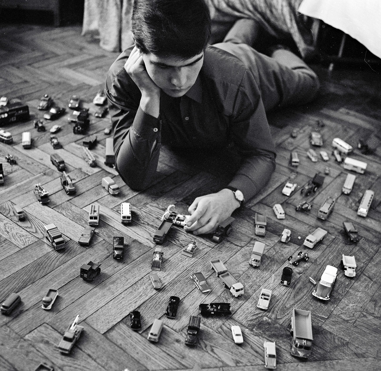 A collector of car models. 1968  / Boris Ushmaykin/RIA Novosti