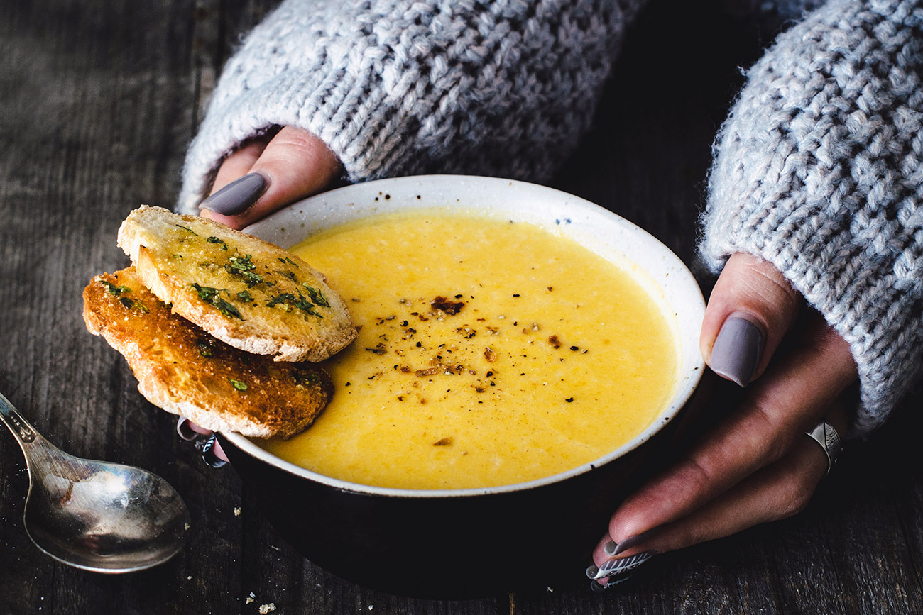 Carrot pumpkin cream soup with garlic bread / Getty Images