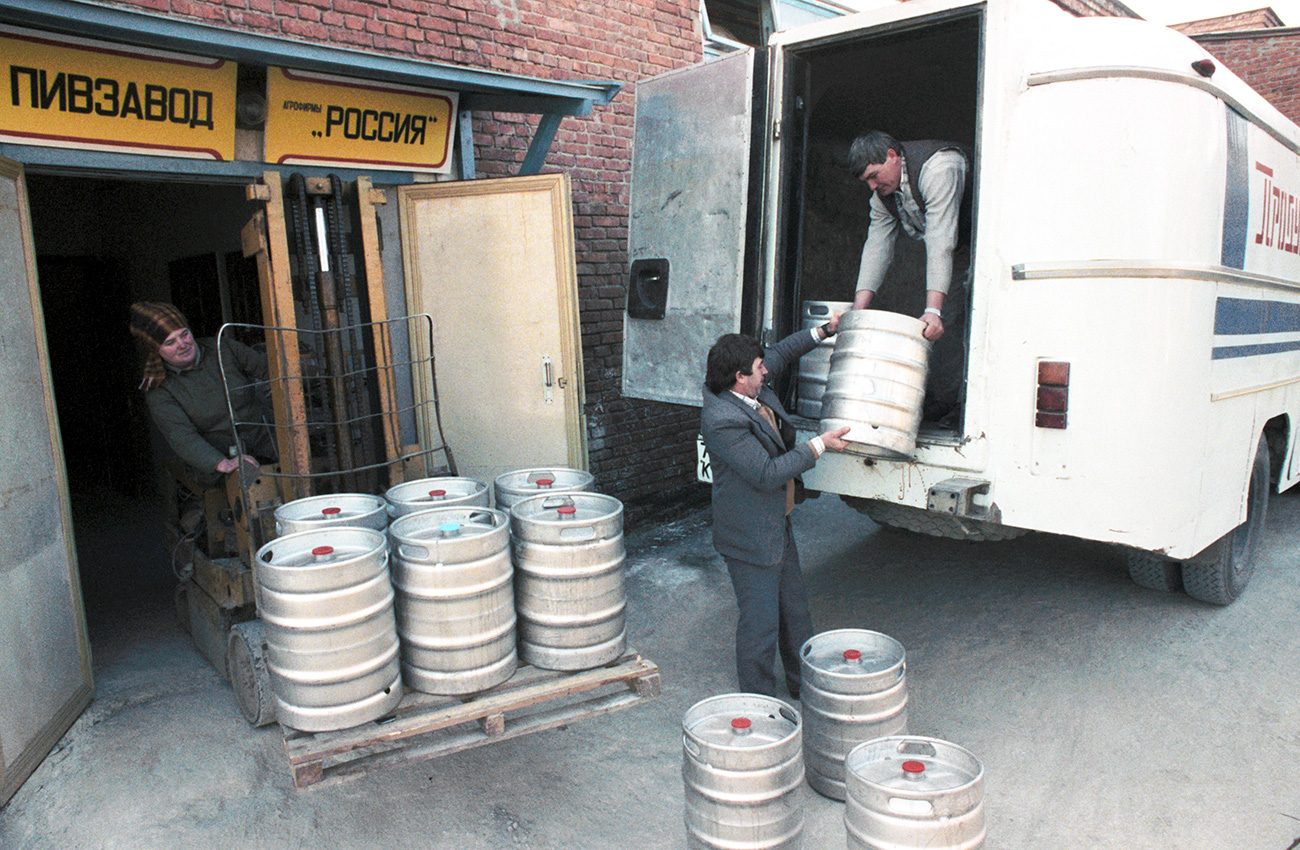 State farm "Russia." Chairman in Krasnodar Region Boris Fomenko opened a brewery on his farm, 1991. / Vladimir Velengurin/TASS