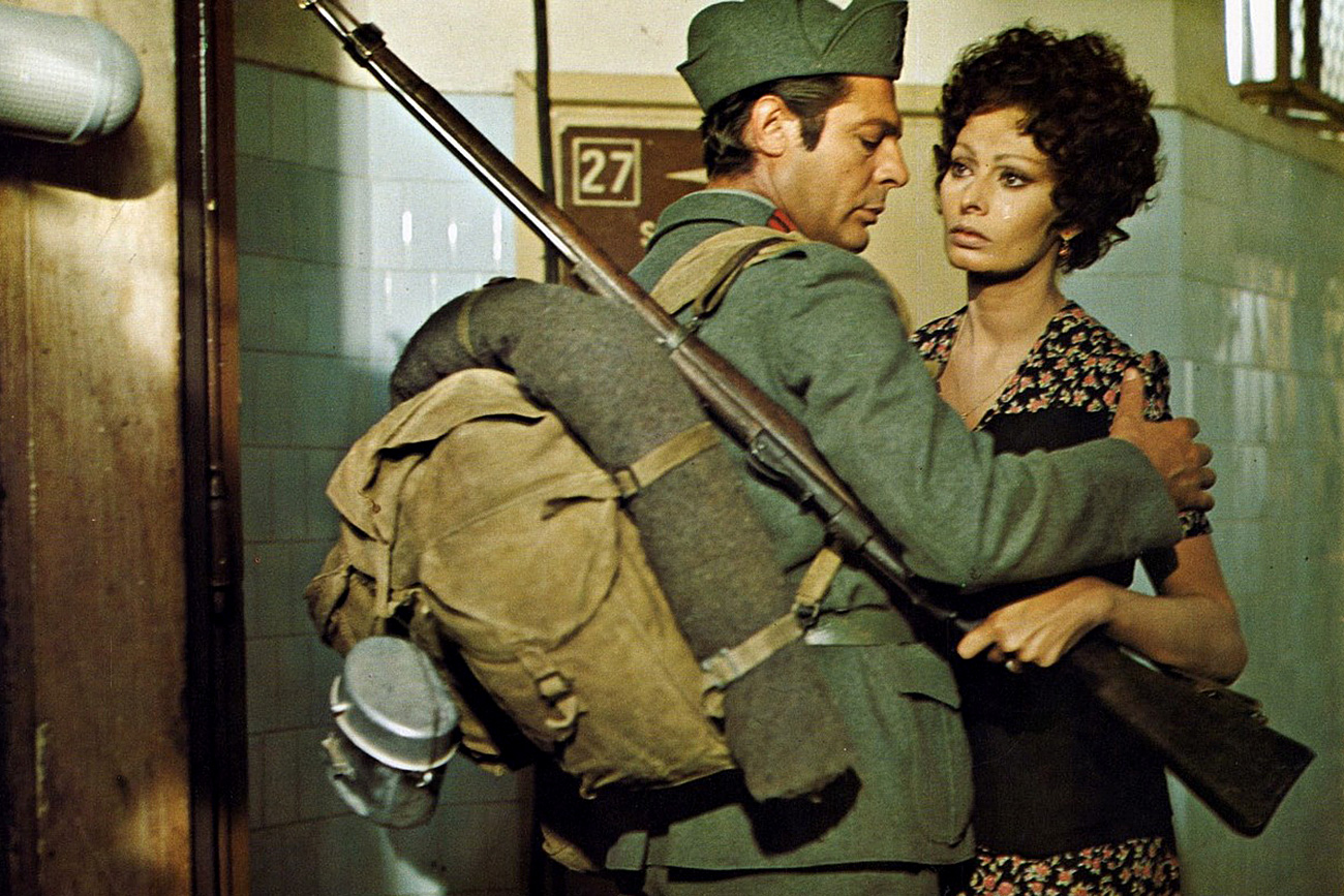 Sophia Loren y Marchello Mastroianni en la película "Los Girasoles". Fuente: Kinopoisk.ru