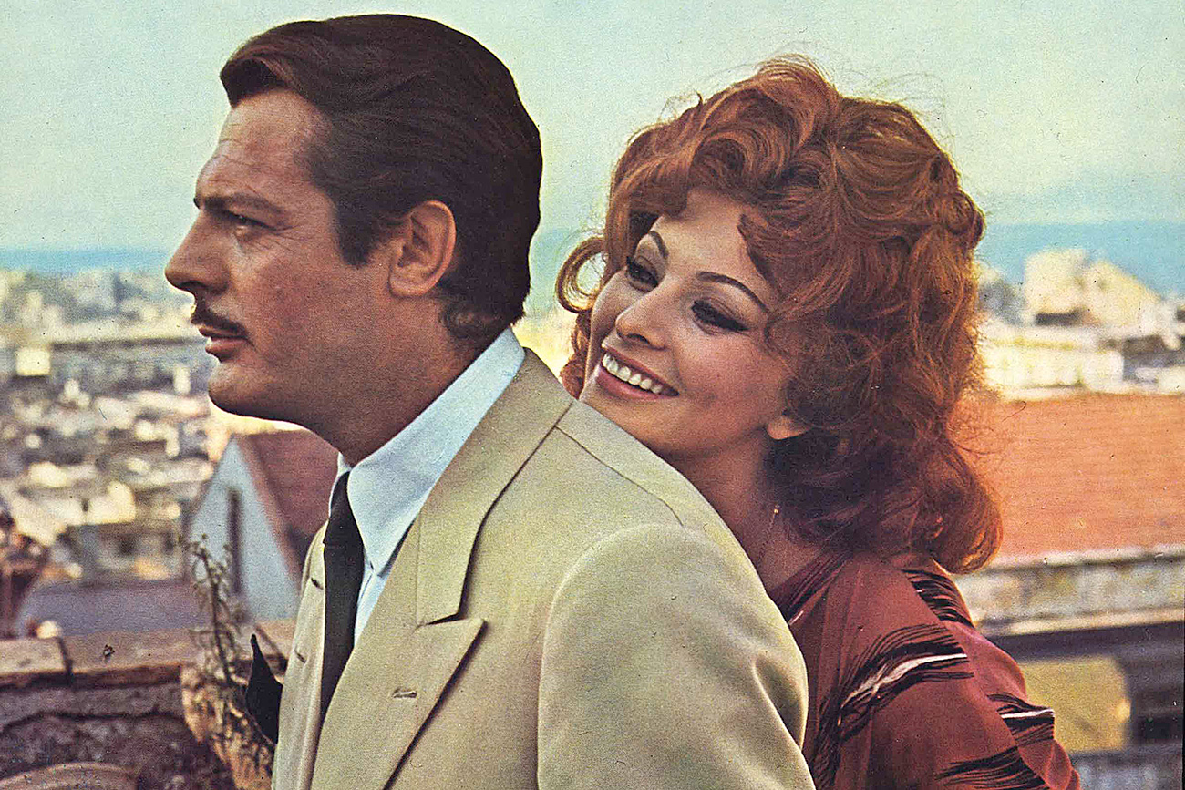 Sophia Loren y Marchello Mastroianni en la película de Vittorio de Sica "Matrimonio a la italiana". Fuente: Global Look Press