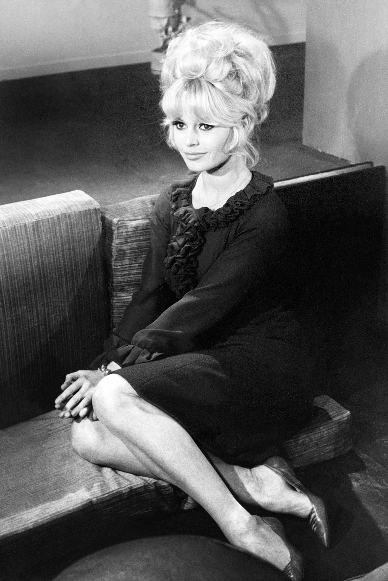 Brigitte Bardot ensaia programa de Réveillon para TV nos estúdios da RTF em Paris (Foto: AFP)