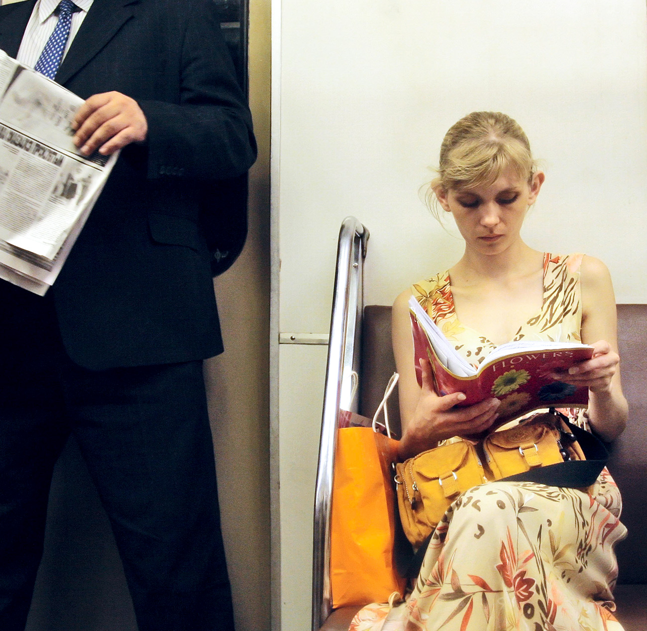 Girl reads an exercise book on a Moscow Metro train. / Marina Lystseva/TASS