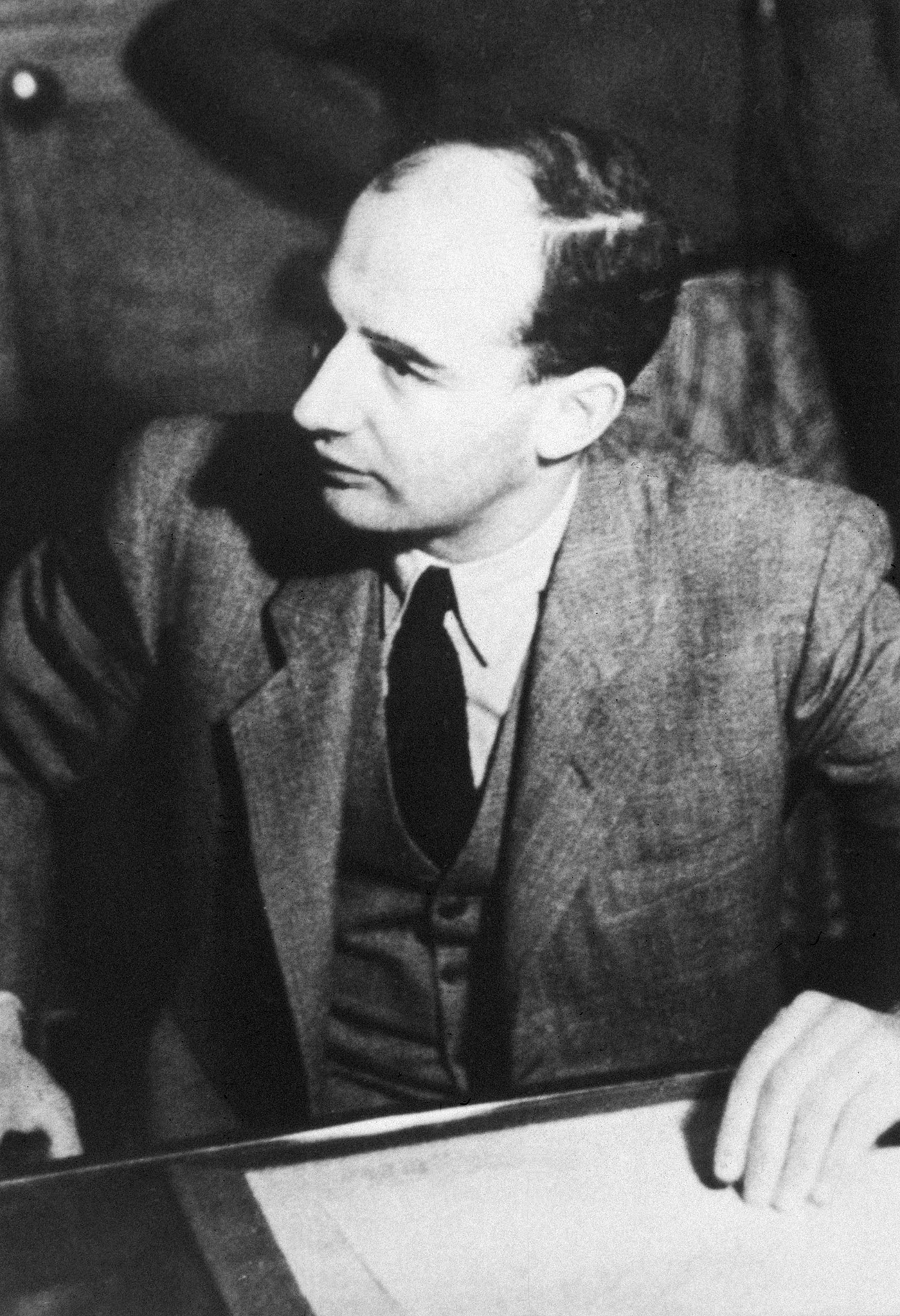 Raoul Wallenberg saat menjadi utusan khusus Swedia di Budapest, Hongaria pada 1944. Sumber: Getty Images