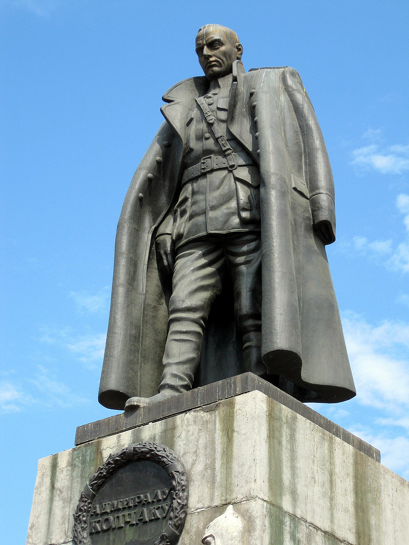 Die Bronzestatue Koltschaks in Irkutsk / Kolchak1923/wikipedia.org