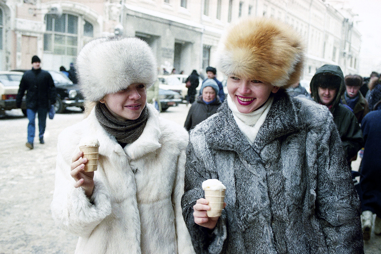 Two Muscovites, dressed to endure the winter weather of about 17 F (8 below zero C), hold ice cream cones, 1992 / AP